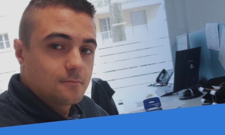 Portrait de collaborateur expert en bâtiment