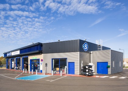 Construction d'un centre automobile